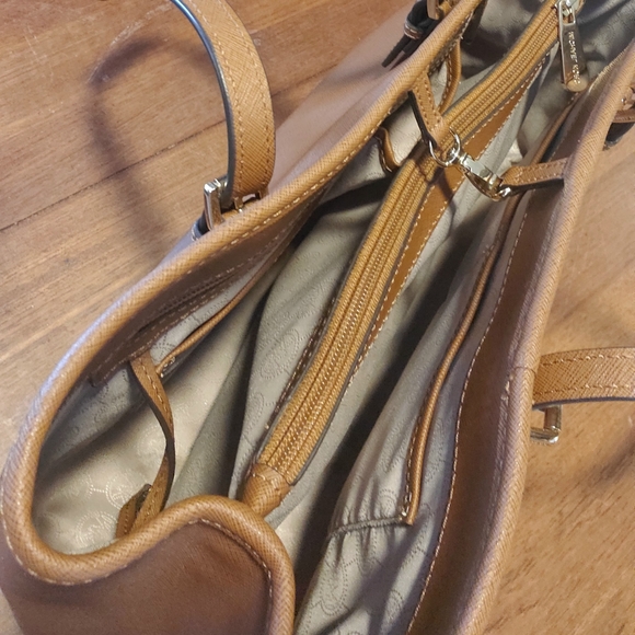 Michael Kors Purse - Picture 4 of 13